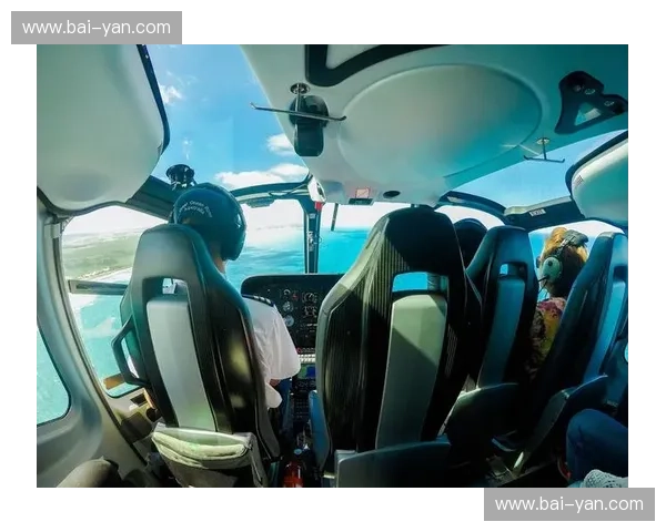 《暗黑小英雄的崛起：在黑暗中寻找光明的勇者之路》